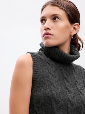 GAP Women's Charcoal sleeveless Cable-Knit Turtleneck Sweater